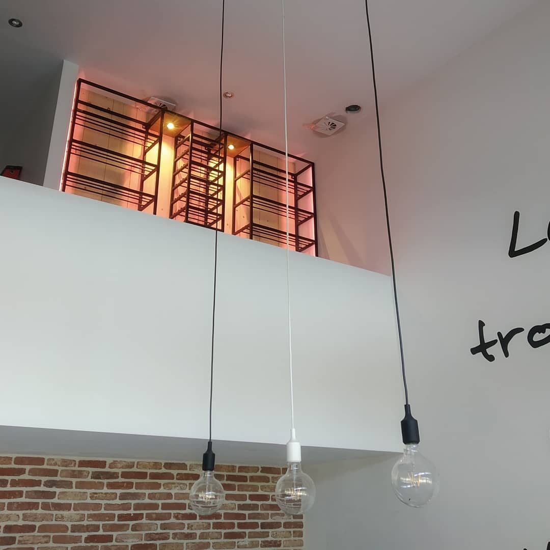 stalen wijnrek op maat met verlichting